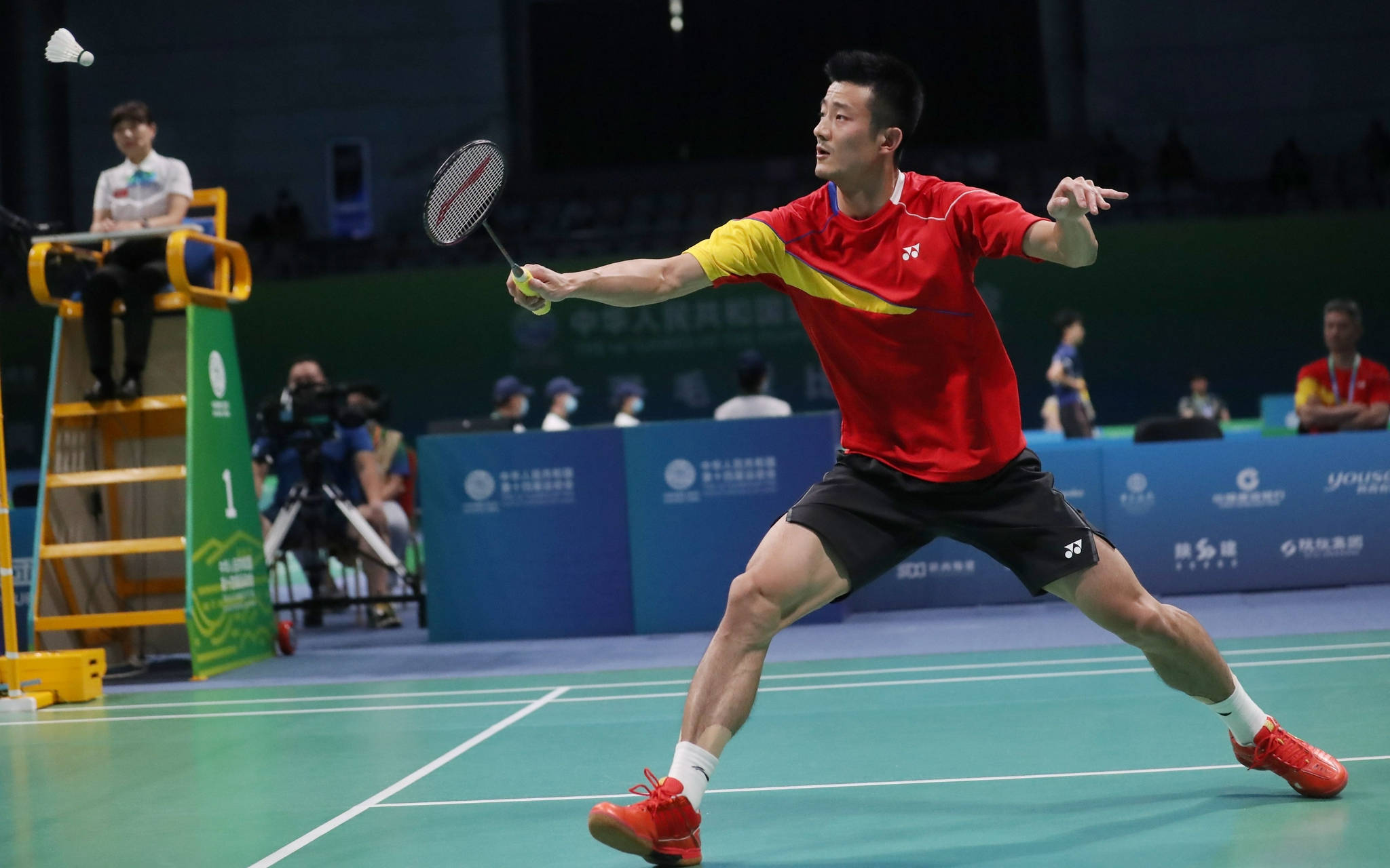 包含日本羽毛球队轻取马来西亚羽毛球队，谌龙爆发神勇的词条