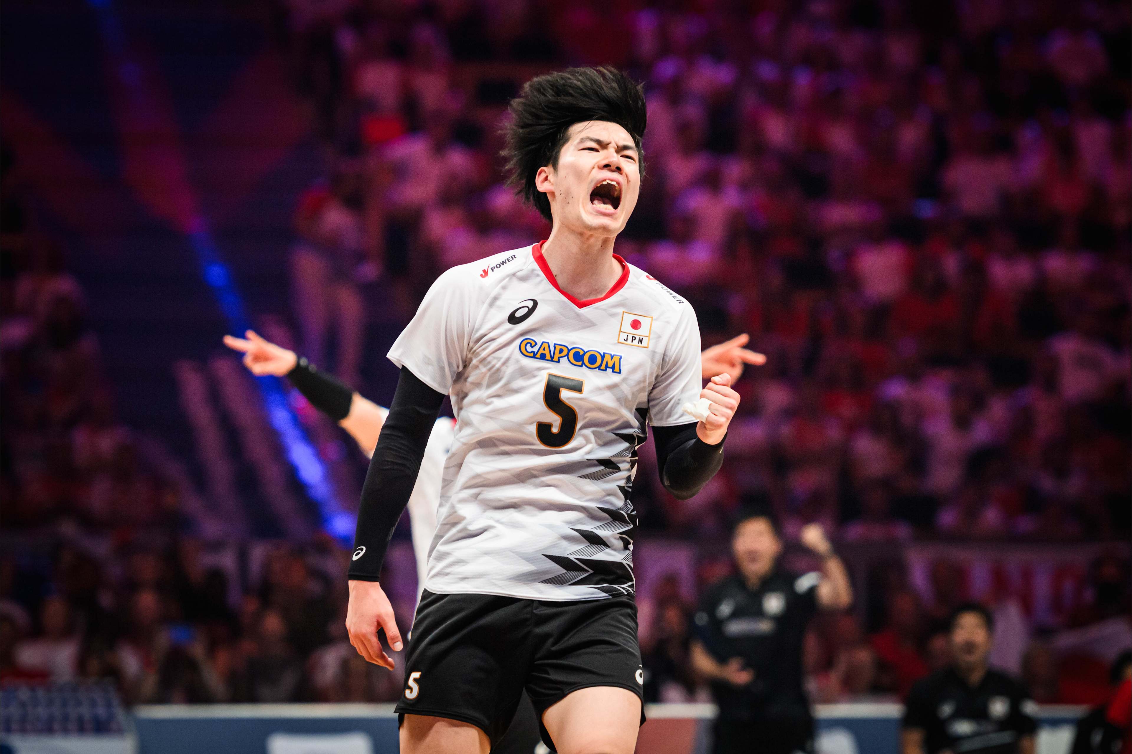 包含斯洛文尼亚队豪取三分，晋级希望燃起的词条