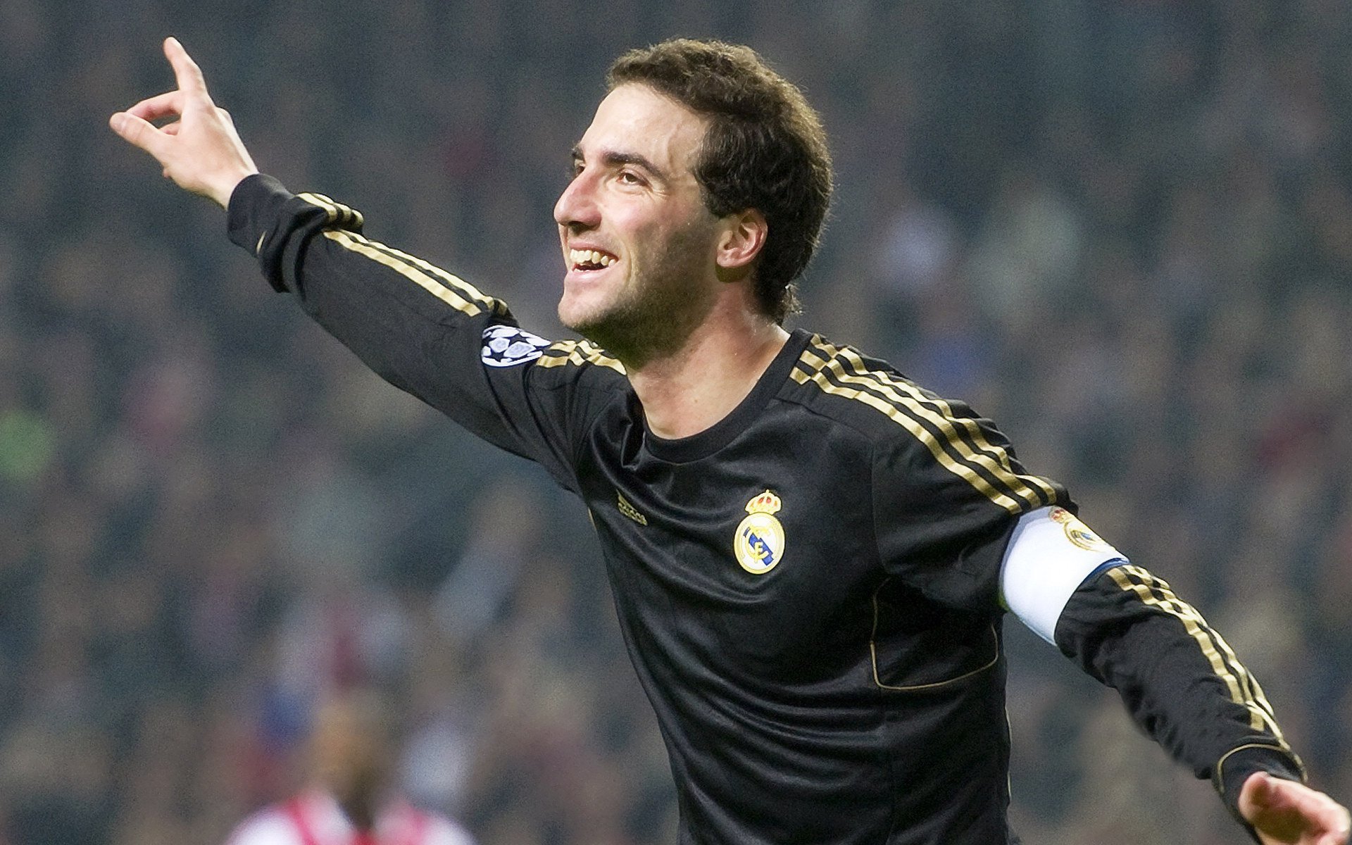 皮克一锤定音！德甲争冠夜悬念提前终结，拜仁王朝的黄昏与新秩序的黎明