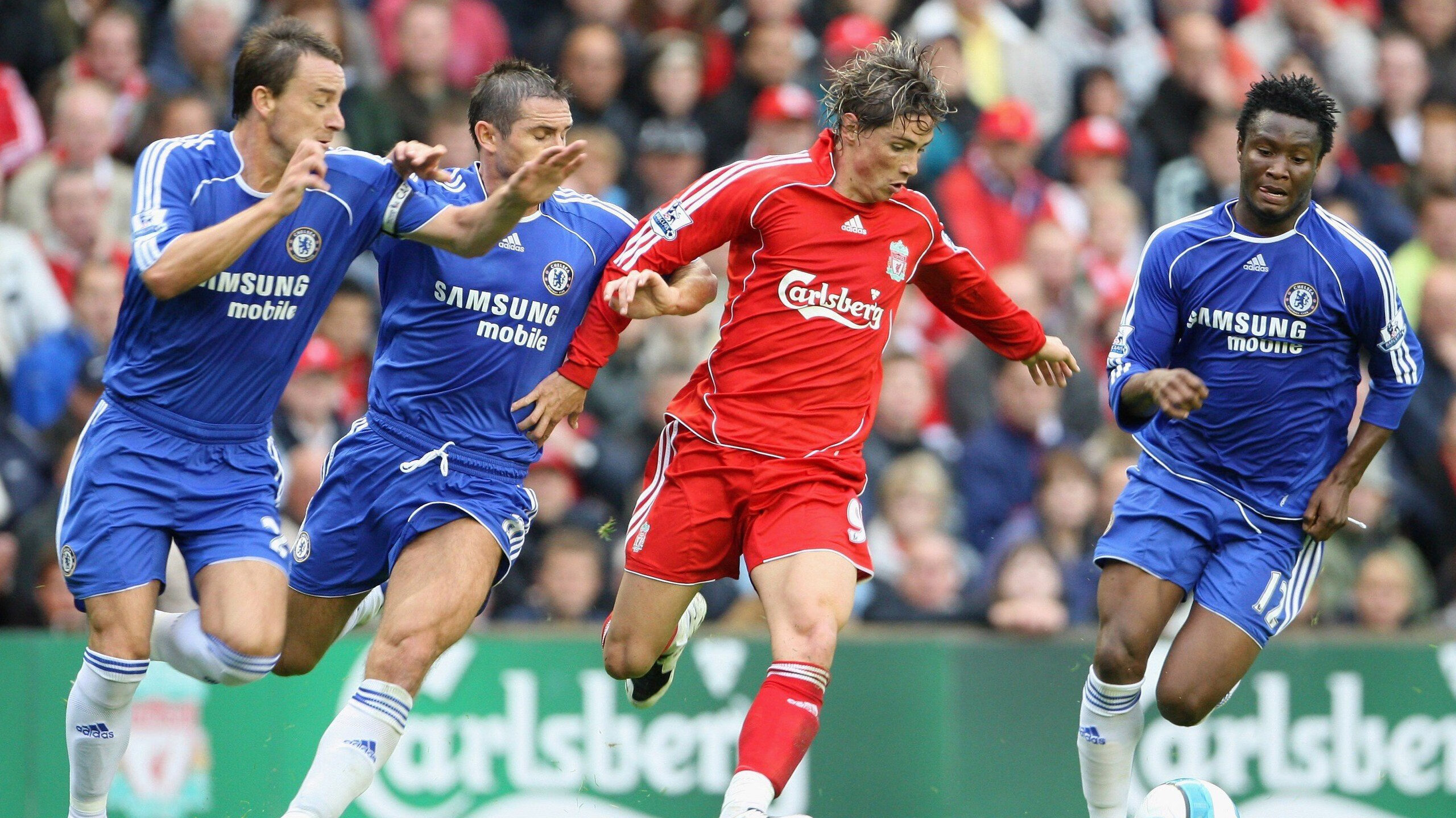 赛道与球场，极速与韧性的双重奏