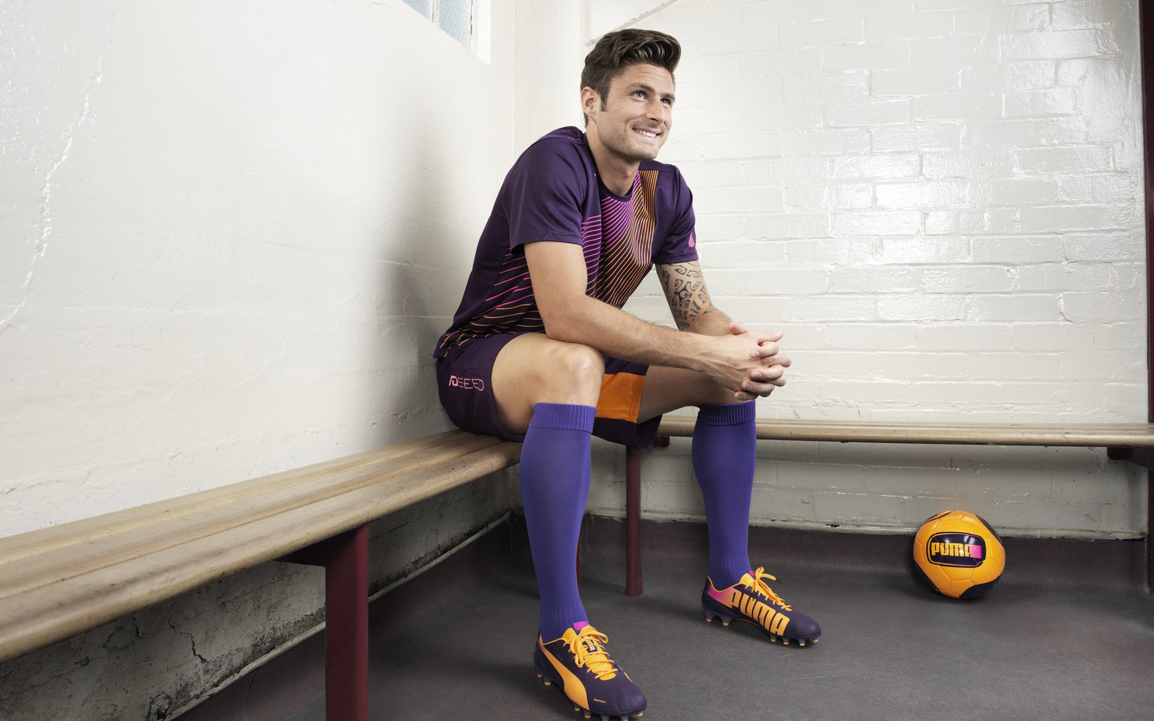 绝境中的双星交响，乌拉圭绝杀里昂，莱万扛起全队